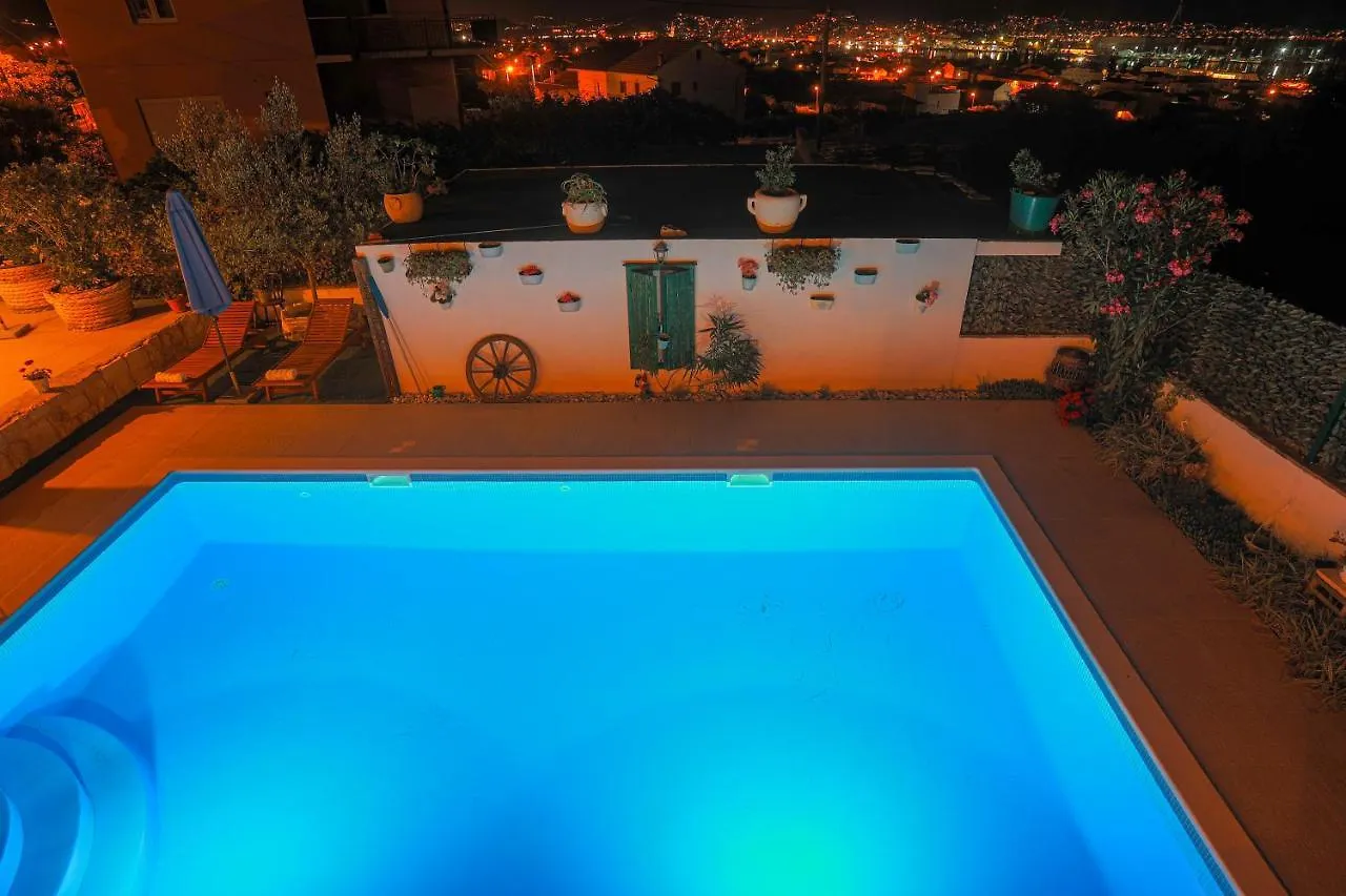 Villa Marela With Heated Swimming Pool Trogir