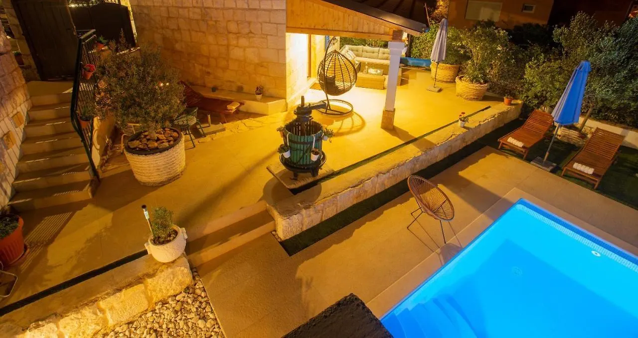 Villa Marela With Heated Swimming Pool Trogir 0*,