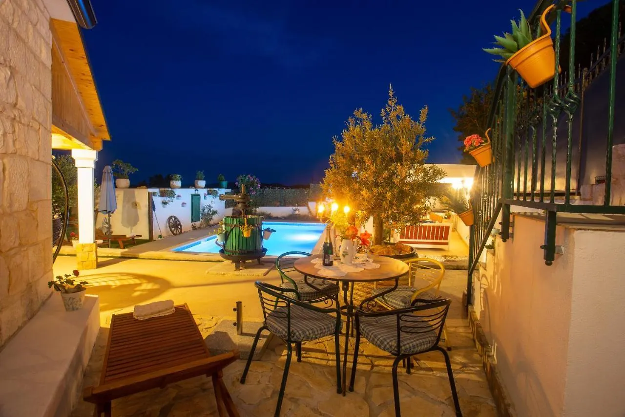 Villa Marela With Heated Swimming Pool Trogir
