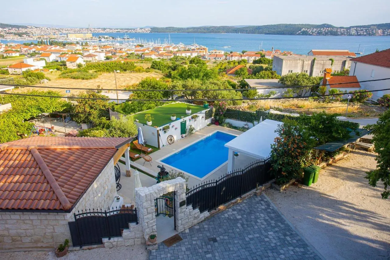 Villa Marela With Heated Swimming Pool Trogir